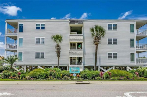 Gorgeous, Remodeled 2 Bedroom Condo across the street from the Ocean!